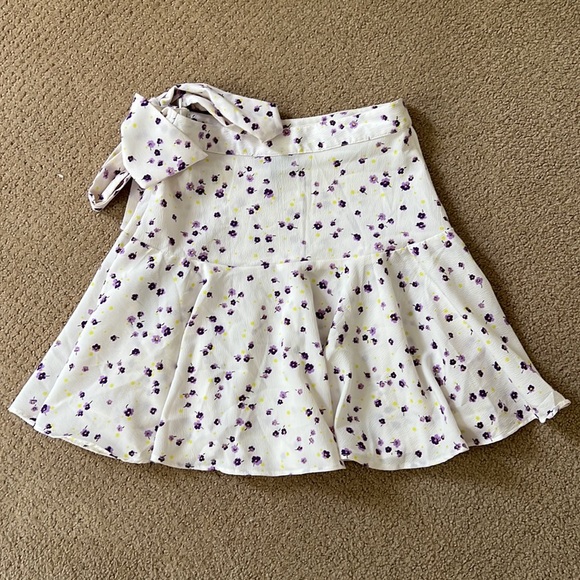 Topshop Floral Skirt with Bow - Picture 2 of 4